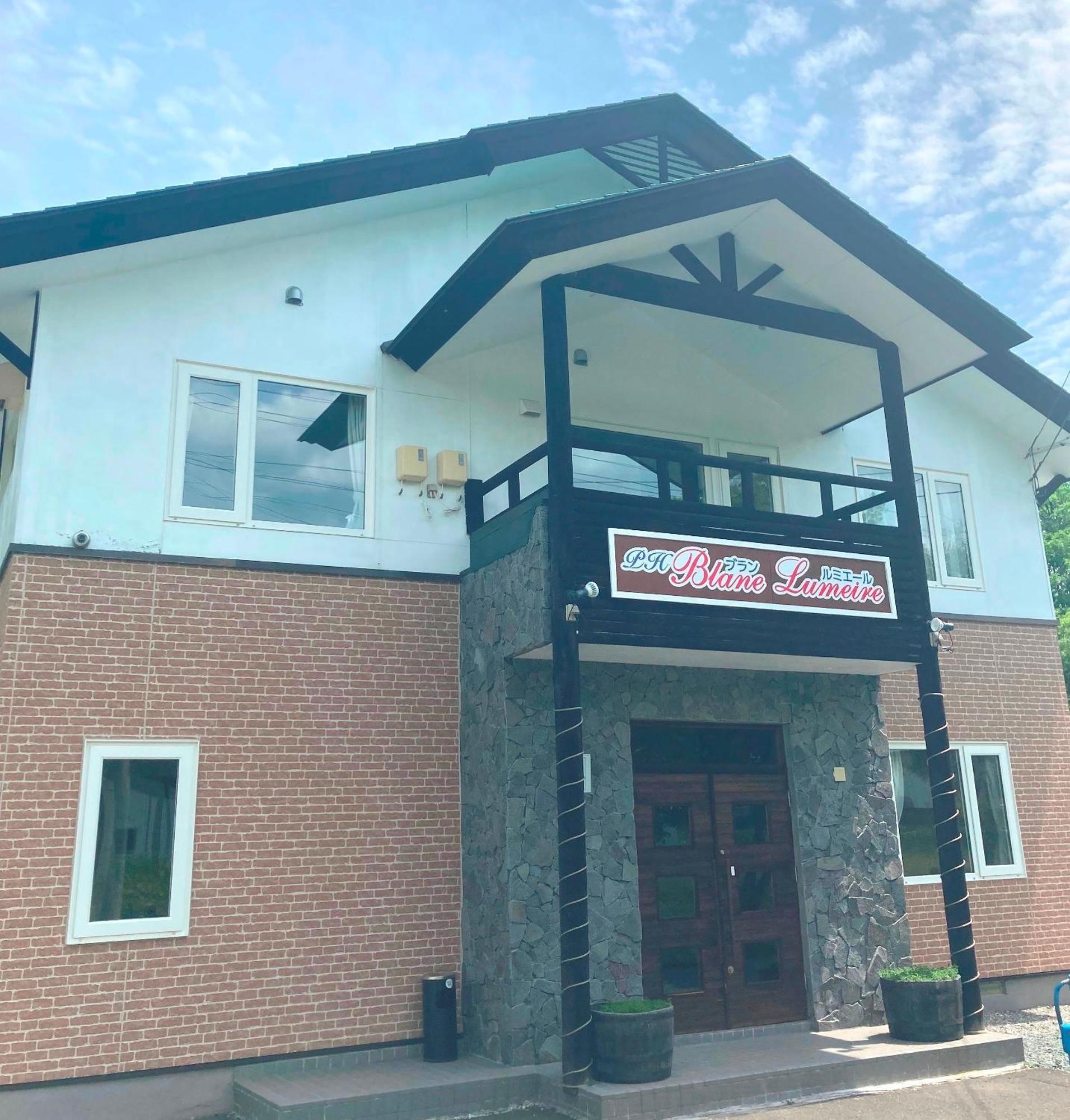 苫鹉格雷西贝提酒店 占冠村 外观 照片